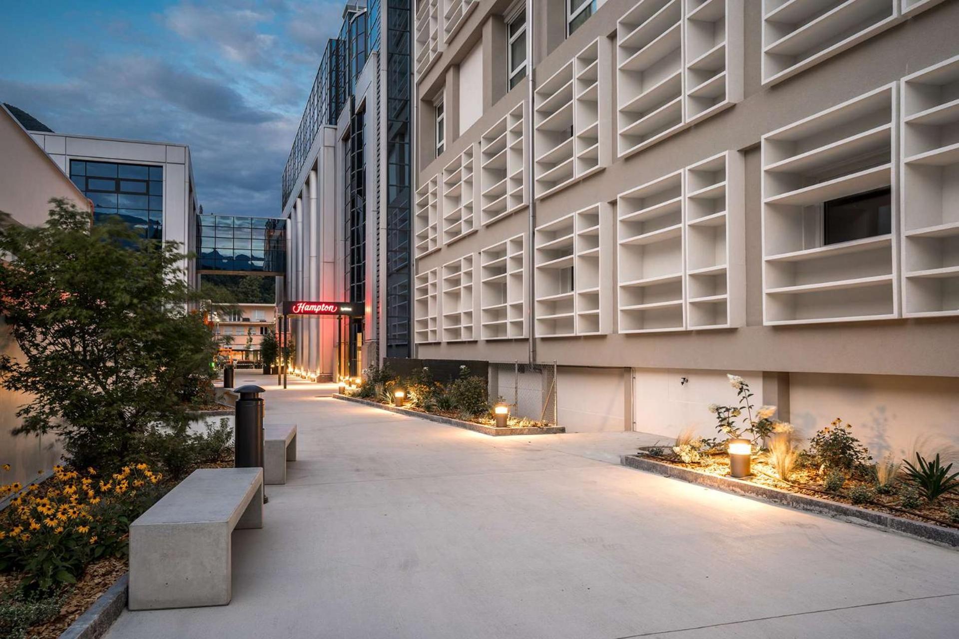 Hampton By Hilton Locarno Hotel Losone Exterior photo
